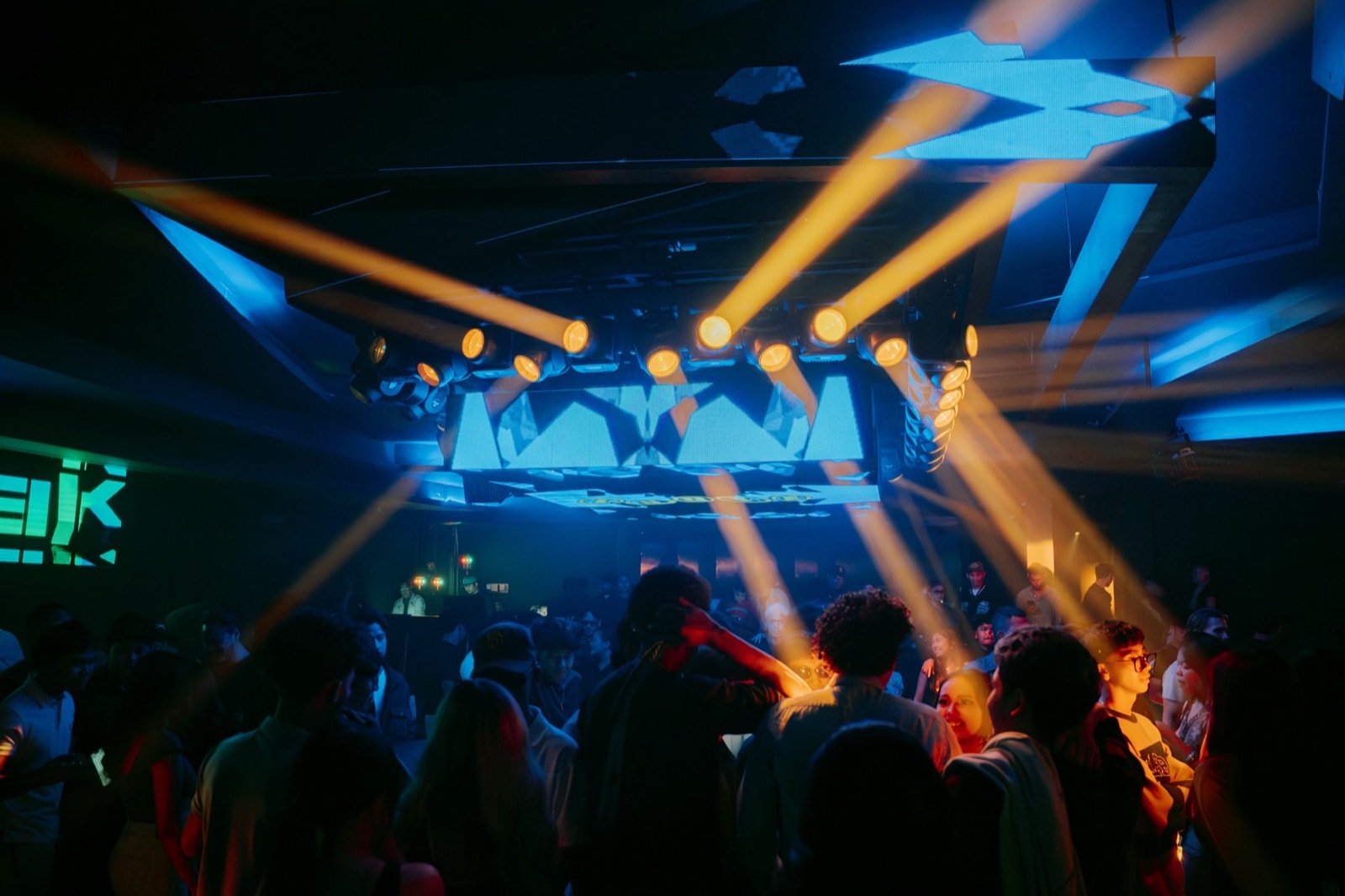 Zeek Jakarta bottle service